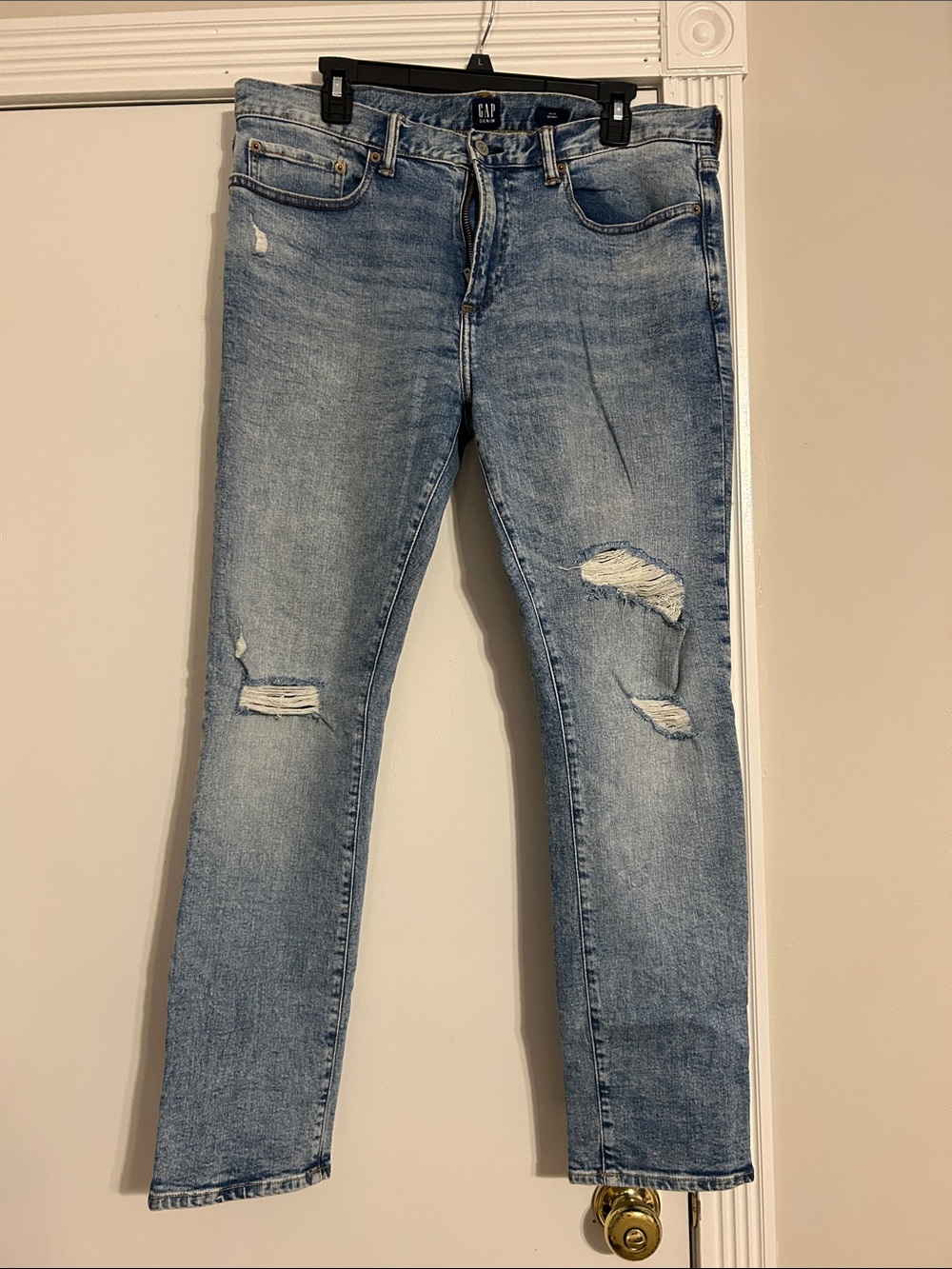 GAP Light Wash Skinny Jeans with Distressed Knees 34 x 30